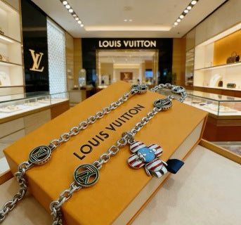 Louis Vuitton Blossom Four Leaf Charm Chain Necklace