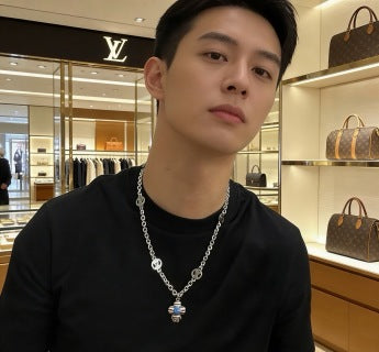 Louis Vuitton Blossom Four Leaf Charm Chain Necklace