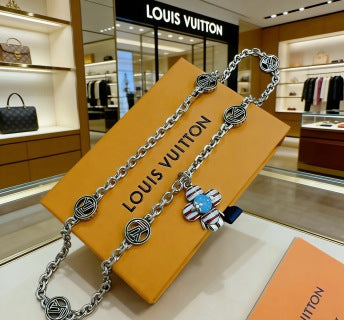 Louis Vuitton Blossom Four Leaf Charm Chain Necklace