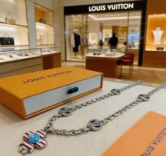Louis Vuitton Blossom Four Leaf Charm Chain Necklace