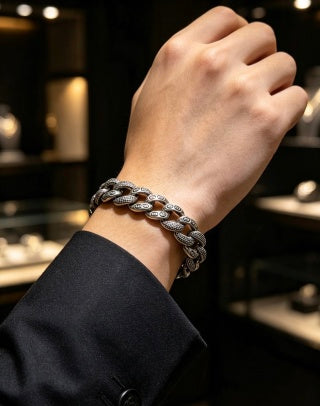Gucci GG Engraved Oval Link Chain Bracelet