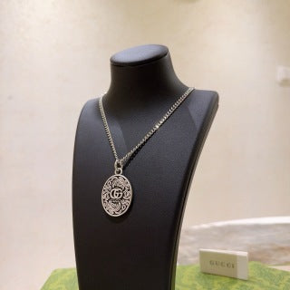 Gucci Oval Interlocking G Medallion Necklace