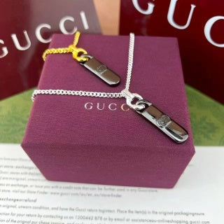 Gucci Logo Tag Bar Pendant Chain Necklace
