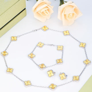 Louis Vuitton Blossom Harmony Floral Necklace